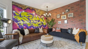 The Prohibition I Heritage Home I Sleeps 10 I TV